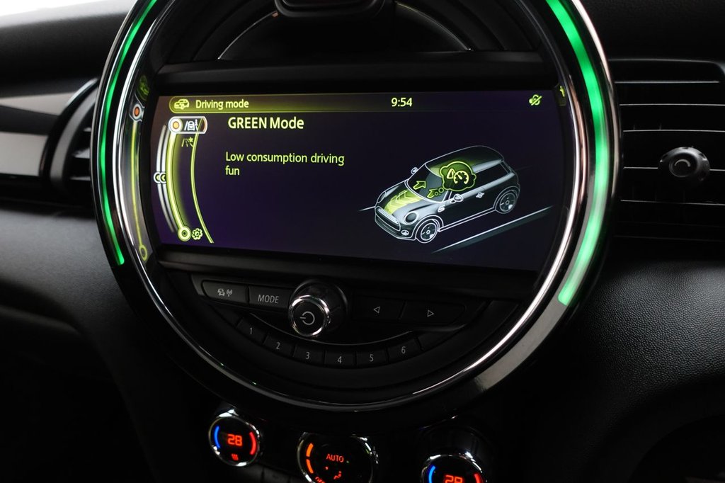 2014 MINI Hatch — image 22