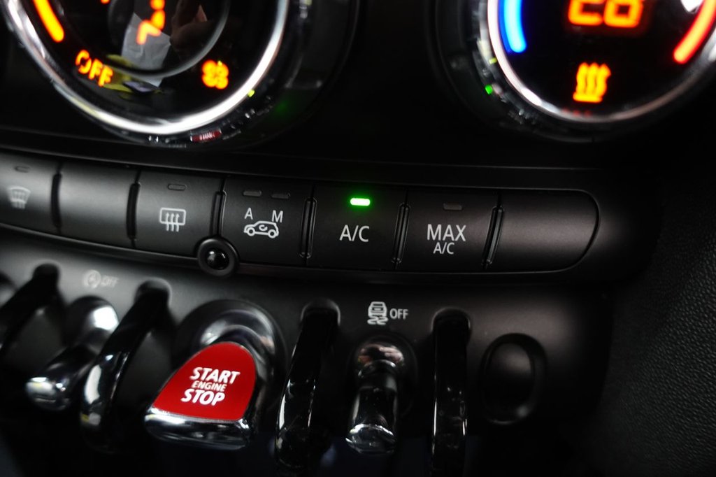 2014 MINI Hatch — image 20