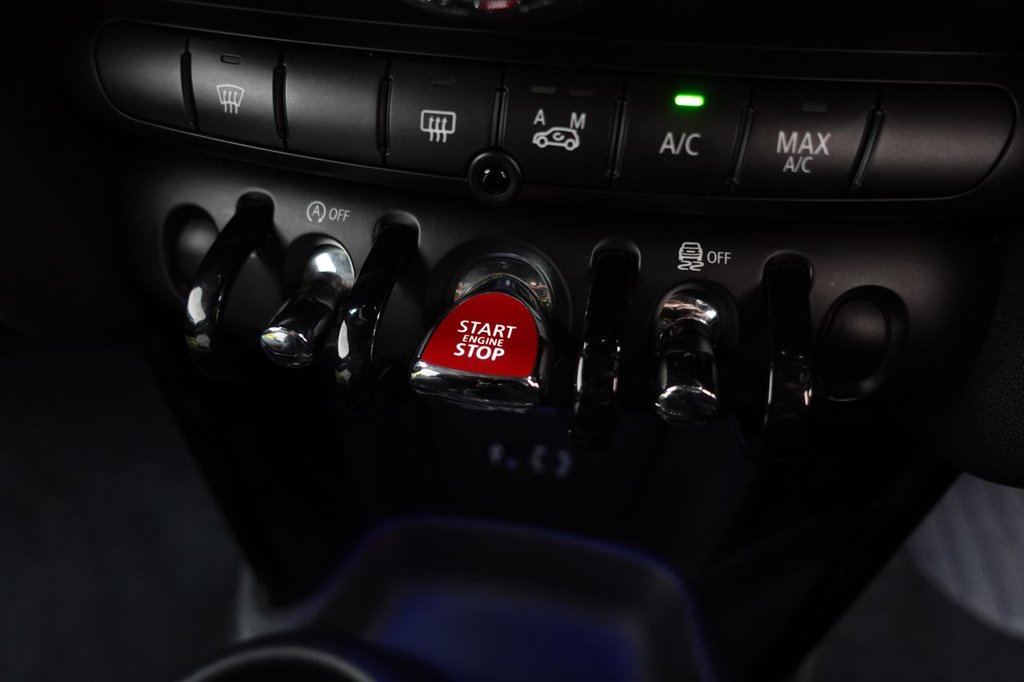 2014 MINI Hatch — image 21