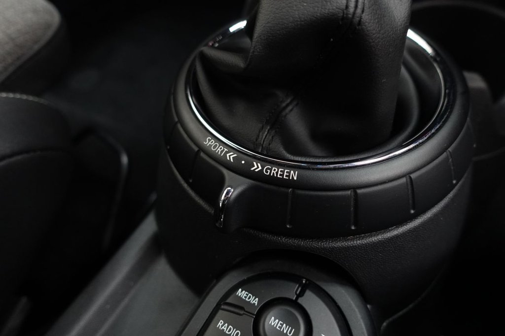 2014 MINI Hatch — image 24