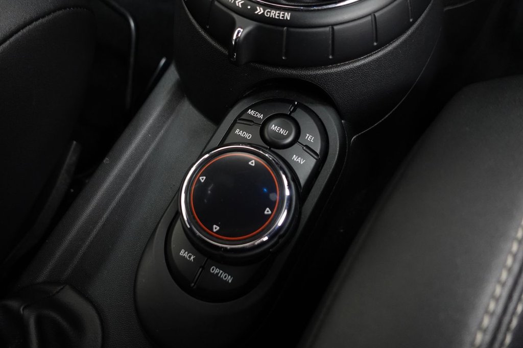 2014 MINI Hatch — image 26