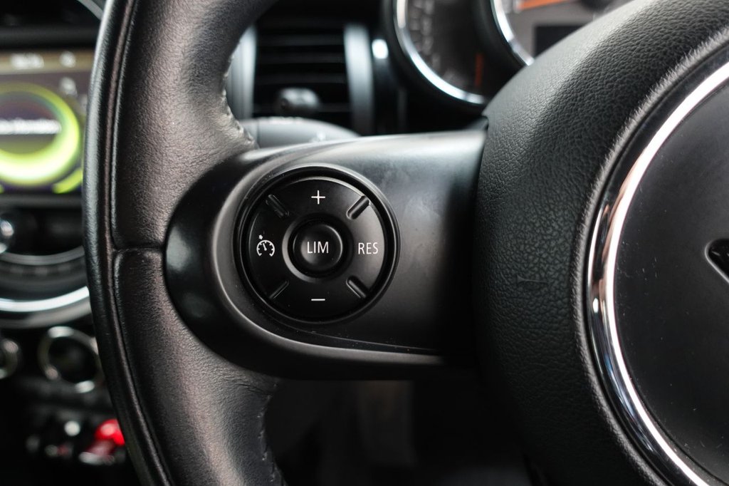 2014 MINI Hatch — image 27