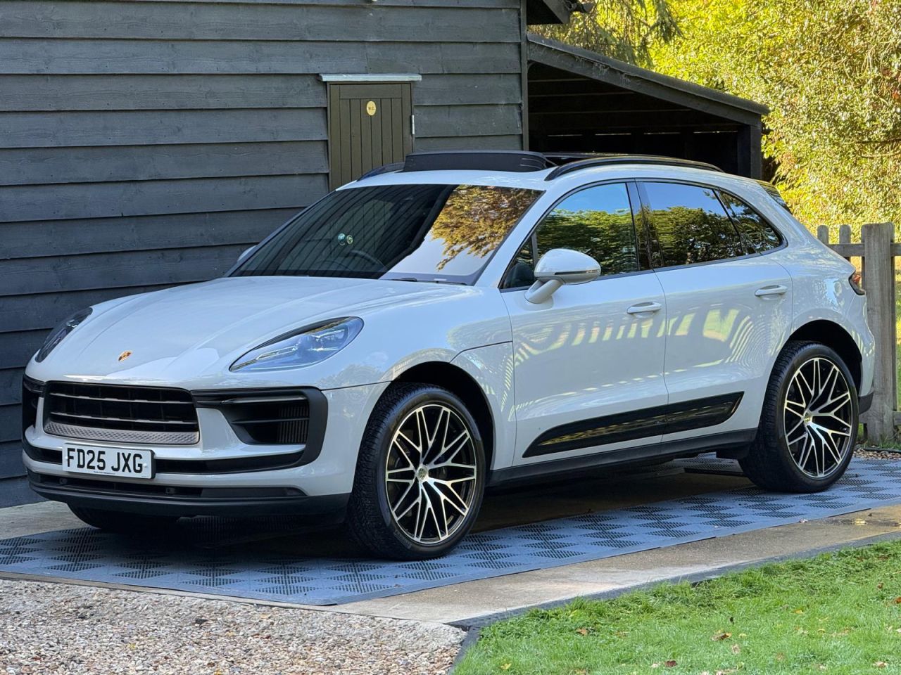 2025 Porsche Macan