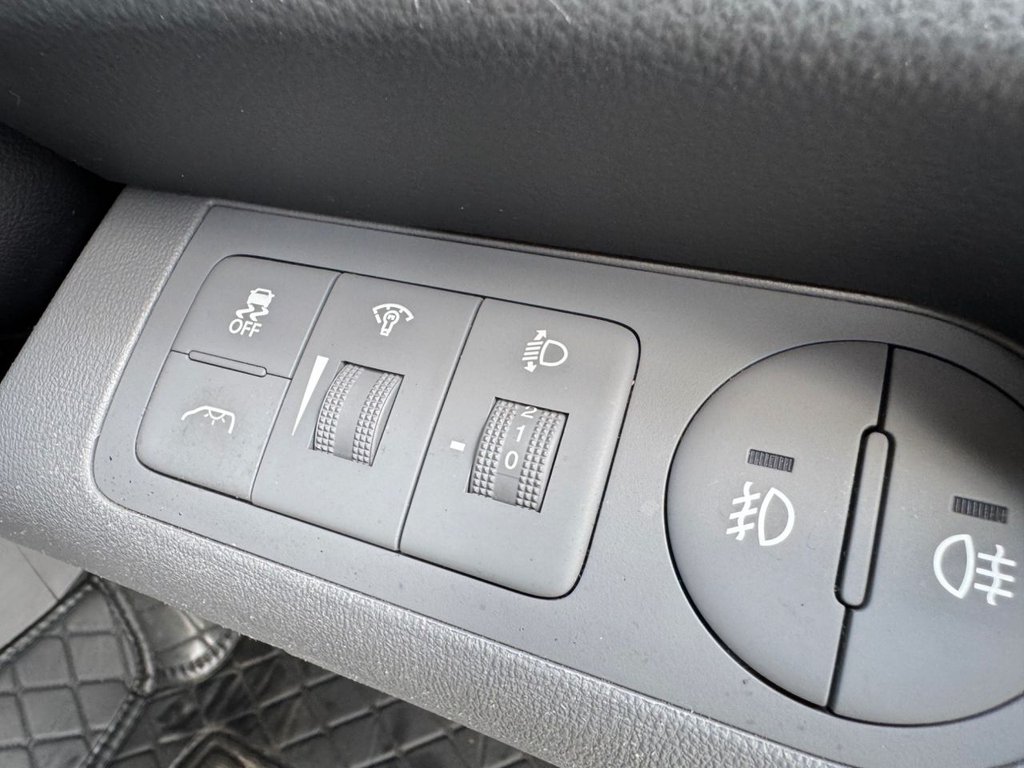 2017 Hyundai I800 — image 42