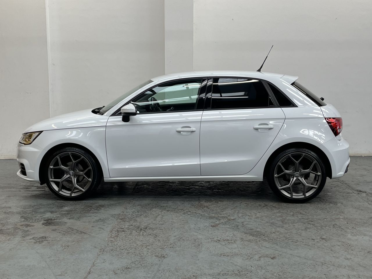 2017 AUDI A1 1.0 TFSi Sport 5dr S Tronic - vehicle photo 5 for sale on PureCar