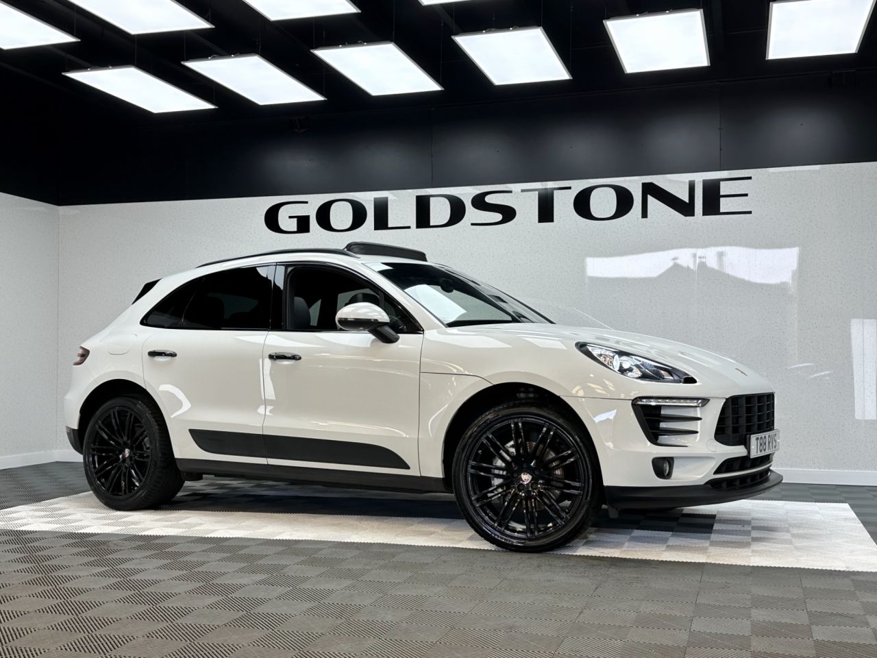 2016 Porsche Macan
