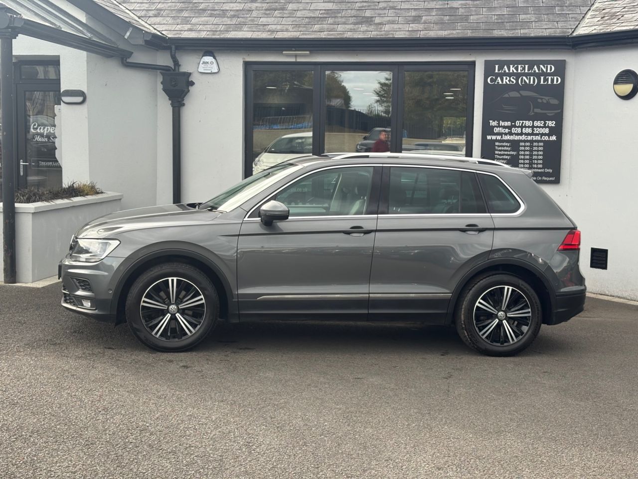2017 VOLKSWAGEN TIGUAN 2.0 TDI SE Navigation SUV 5dr Diesel Manual Euro 6 (s/s) (150 ps) - vehicle photo 3 for sale on PureCar
