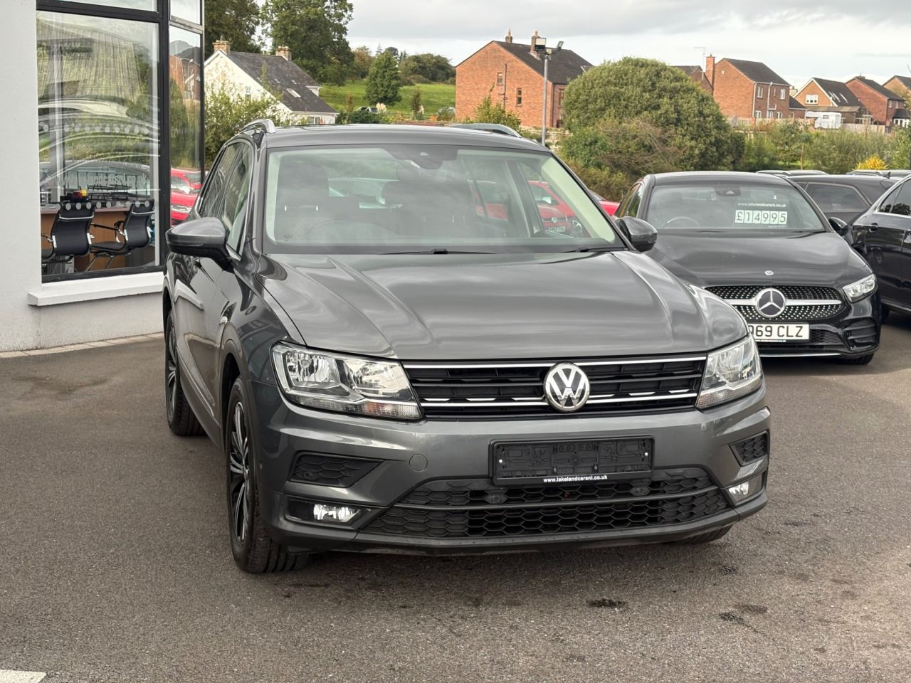 2017 VOLKSWAGEN TIGUAN 2.0 TDI SE Navigation SUV 5dr Diesel Manual Euro 6 (s/s) (150 ps) - vehicle photo 4 for sale on PureCar