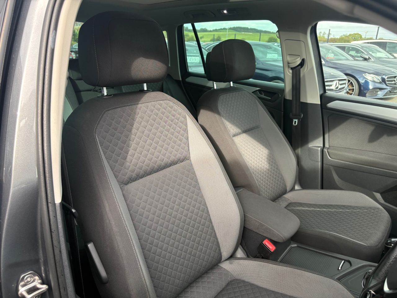 2017 VOLKSWAGEN TIGUAN 2.0 TDI SE Navigation SUV 5dr Diesel Manual Euro 6 (s/s) (150 ps) - vehicle photo 10 for sale on PureCar