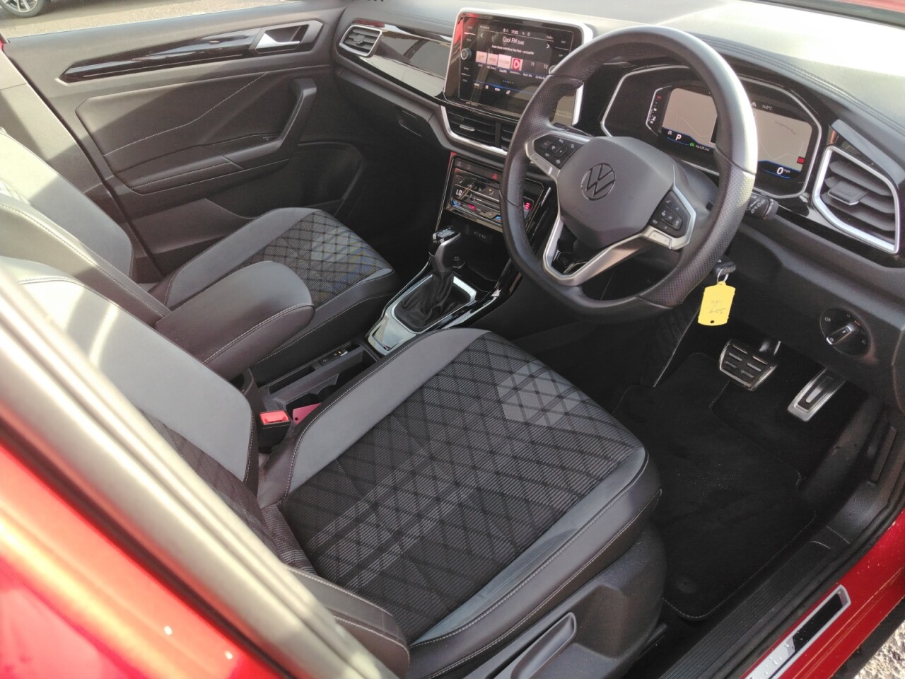 2025 VOLKSWAGEN T-ROC 1.5 TSI R-Line SUV 5dr Petrol DSG Euro 6 (s/s) (150 ps) - vehicle photo 6 for sale on PureCar