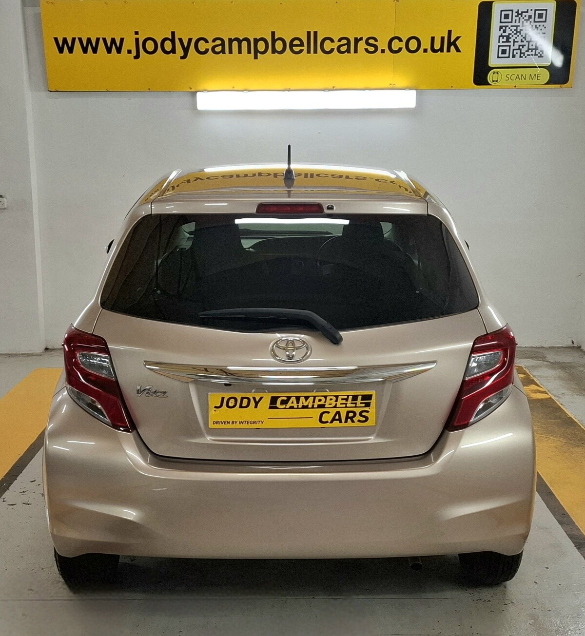 2014 TOYOTA YARIS 1.0 VVT-i Hatchback 5dr Automatic - vehicle photo 4 for sale on PureCar
