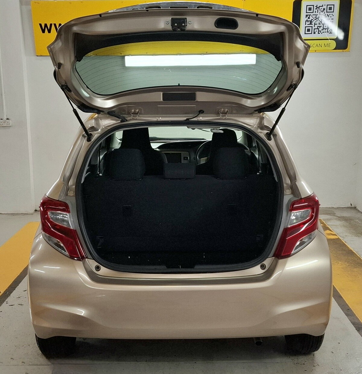 2014 TOYOTA YARIS 1.0 VVT-i Hatchback 5dr Automatic - vehicle photo 5 for sale on PureCar