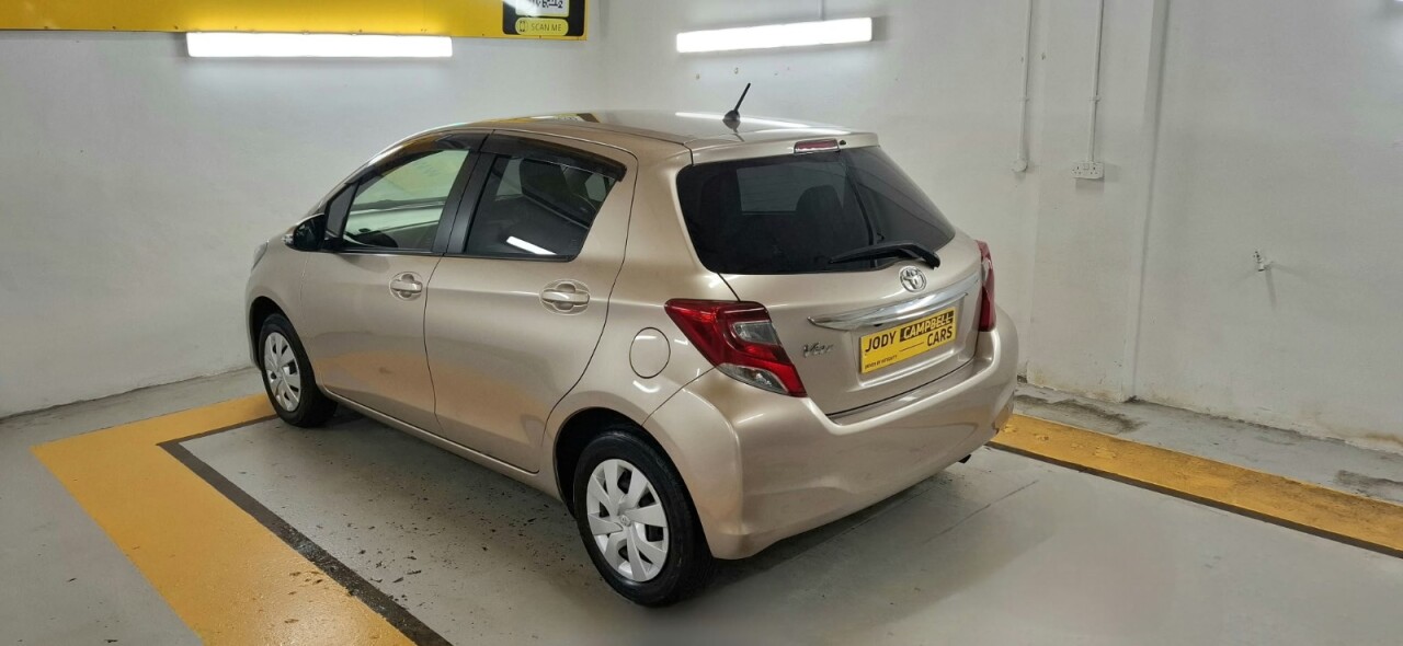2014 TOYOTA YARIS 1.0 VVT-i Hatchback 5dr Automatic - vehicle photo 6 for sale on PureCar