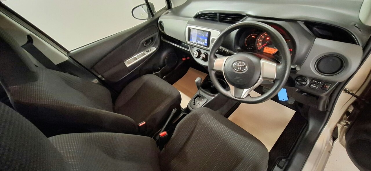 2014 TOYOTA YARIS 1.0 VVT-i Hatchback 5dr Automatic - vehicle photo 14 for sale on PureCar