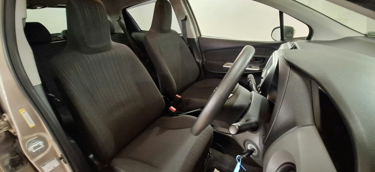 2014 TOYOTA YARIS 1.0 VVT-i Hatchback 5dr Automatic - vehicle photo 17 for sale on PureCar
