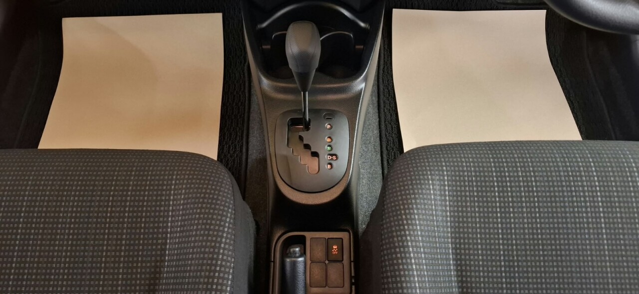 2014 TOYOTA YARIS 1.0 VVT-i Hatchback 5dr Automatic - vehicle photo 12 for sale on PureCar