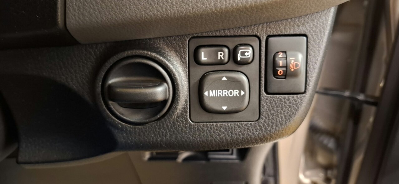 2014 TOYOTA YARIS 1.0 VVT-i Hatchback 5dr Automatic - vehicle photo 13 for sale on PureCar