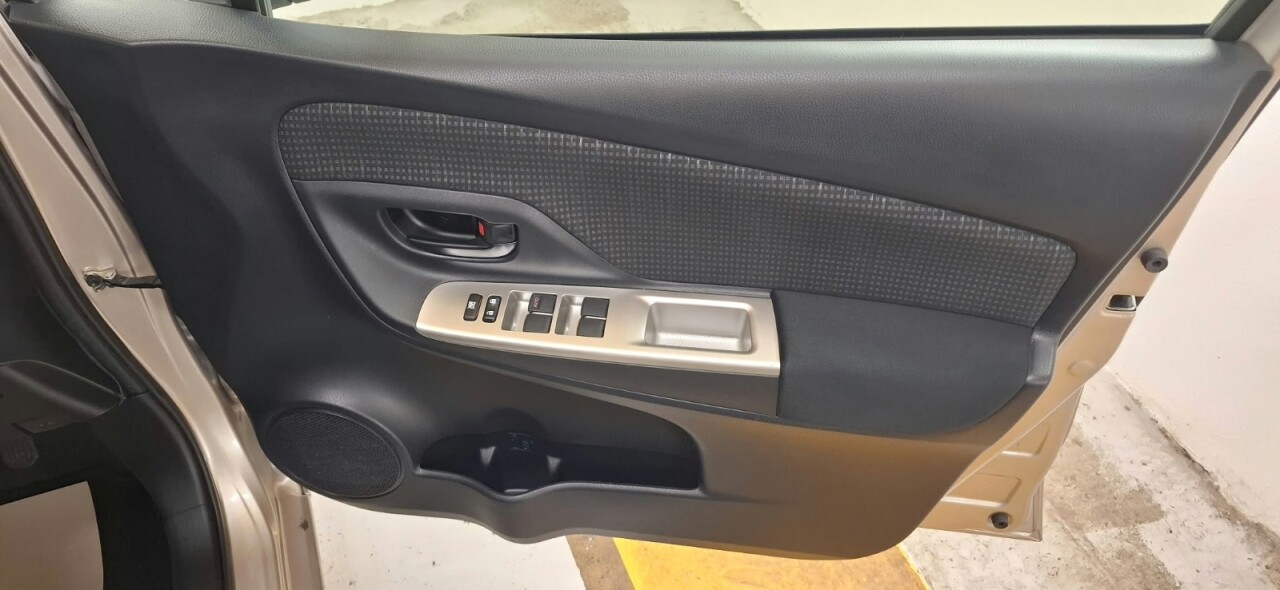 2014 TOYOTA YARIS 1.0 VVT-i Hatchback 5dr Automatic - vehicle photo 24 for sale on PureCar