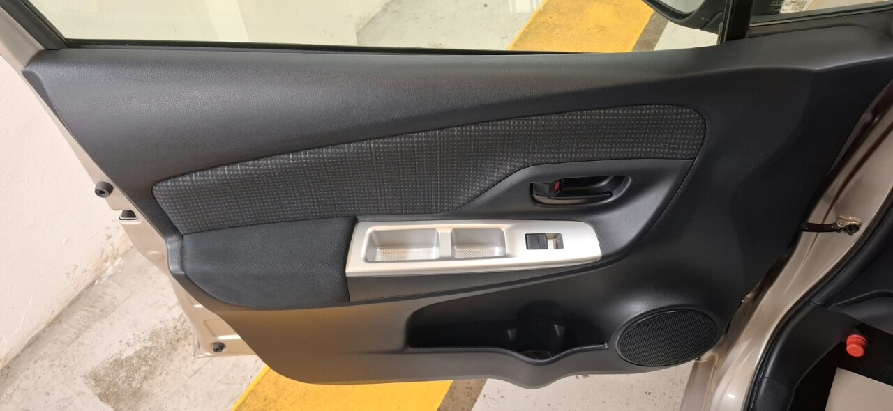 2014 TOYOTA YARIS 1.0 VVT-i Hatchback 5dr Automatic - vehicle photo 23 for sale on PureCar
