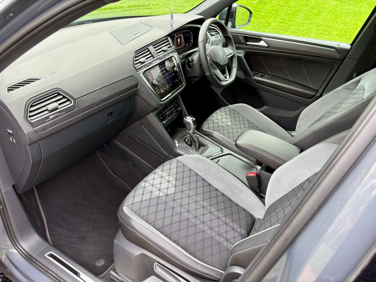 2022 VOLKSWAGEN TIGUAN 2.0 TDI R-Line SUV 5dr Diesel DSG Euro 6 (s/s) (150 ps) - vehicle photo 9 for sale on PureCar