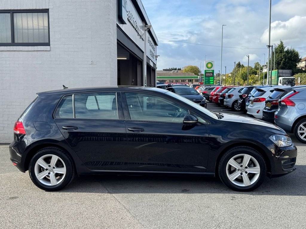 2016 Volkswagen Golf — image 2