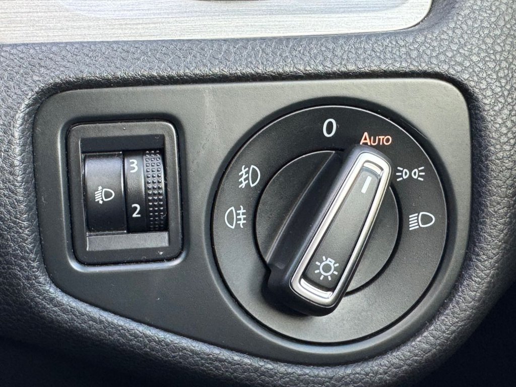 2016 Volkswagen Golf — image 37