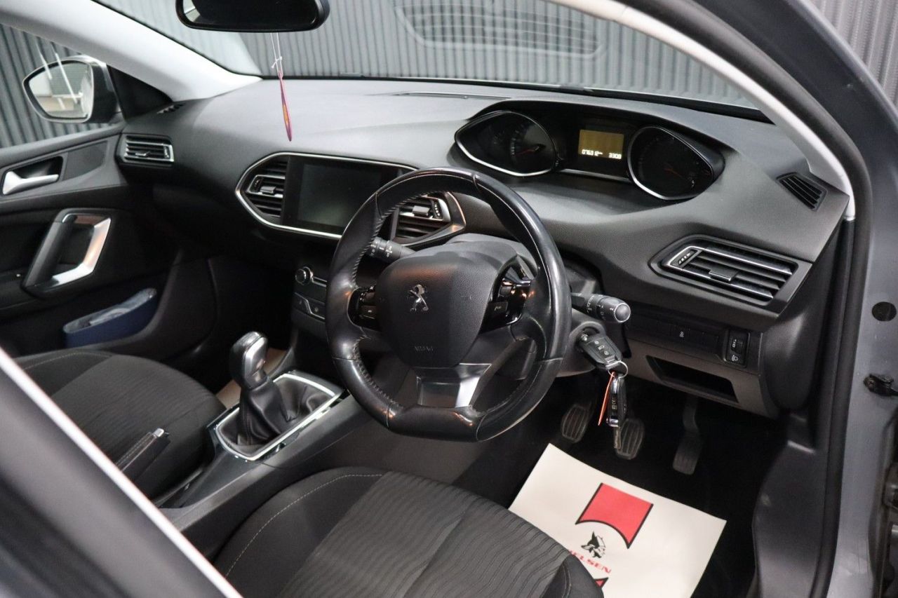 2015 PEUGEOT 1.6 ACTIVE 5 Dr Diesel Hatchback Manual Euro 5 2 KEYS / SAT NAV / 1 LADY OW - vehicle photo 29 for sale on PureCar