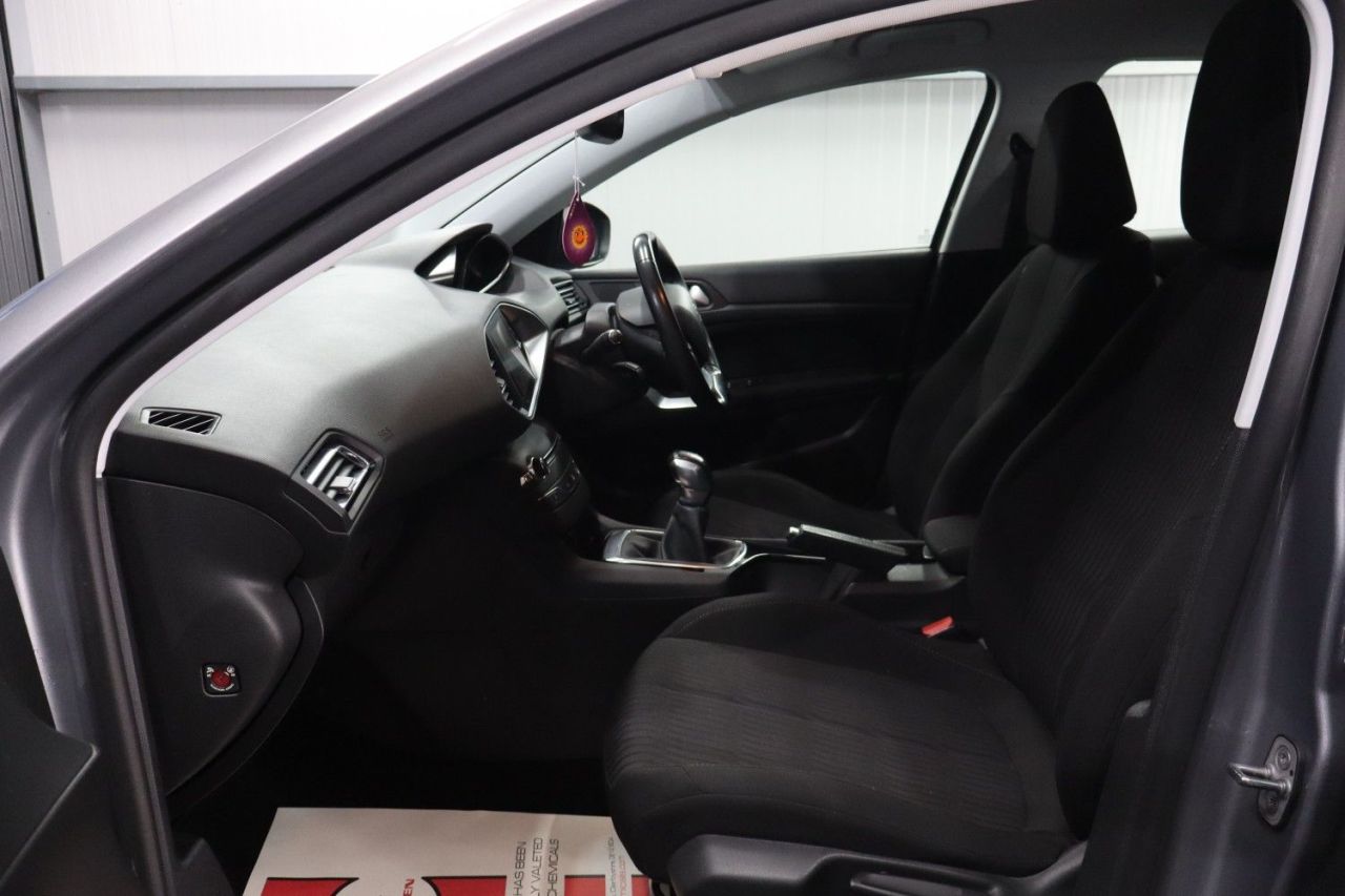 2015 PEUGEOT 1.6 ACTIVE 5 Dr Diesel Hatchback Manual Euro 5 2 KEYS / SAT NAV / 1 LADY OW - vehicle photo 30 for sale on PureCar
