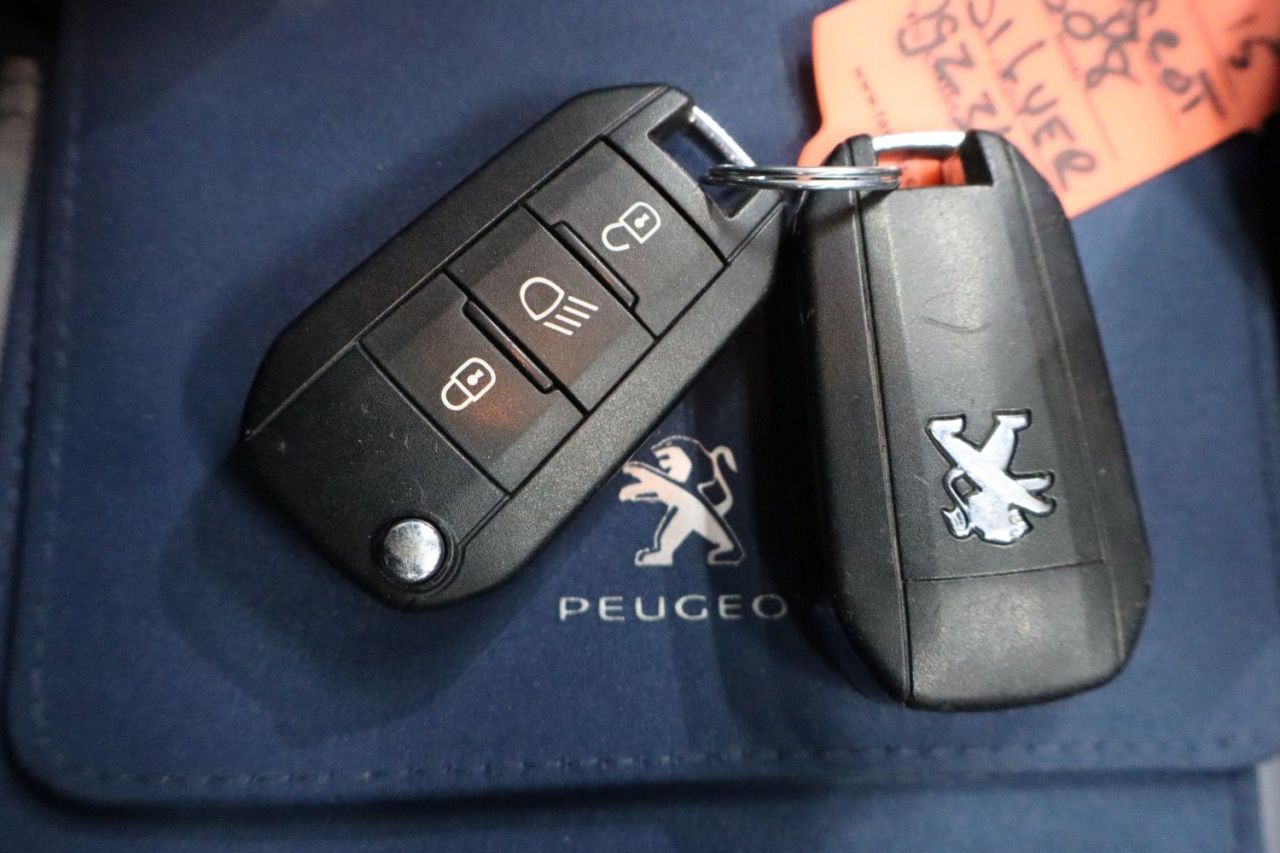 2015 PEUGEOT 1.6 ACTIVE 5 Dr Diesel Hatchback Manual Euro 5 2 KEYS / SAT NAV / 1 LADY OW - vehicle photo 42 for sale on PureCar