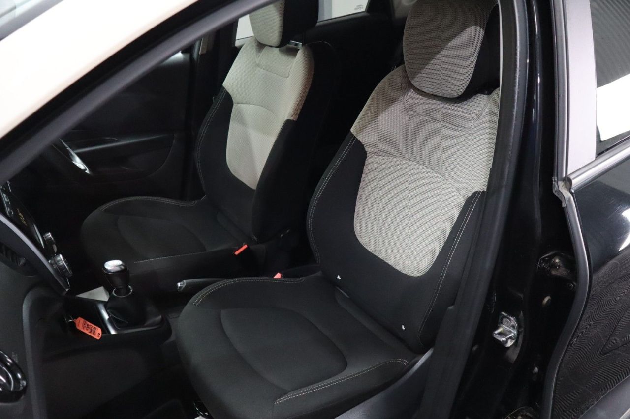 2019 RENAULT CAPTUR 1.5 dCi ENERGY Iconic SUV 5dr Diesel Manual Euro 6 (s/s) (90 ps) LONG MOT / - vehicle photo 25 for sale on PureCar