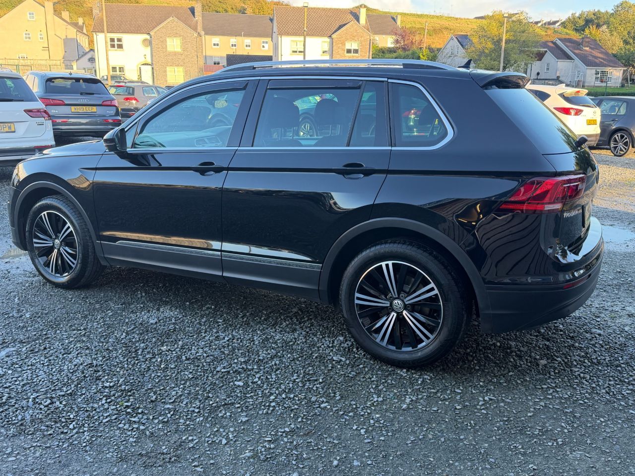 2017 VOLKSWAGEN TIGUAN 2.0 TDI SE Navigation SUV 5dr Diesel Manual Euro 6 (s/s) (150 ps) - vehicle photo 4 for sale on PureCar