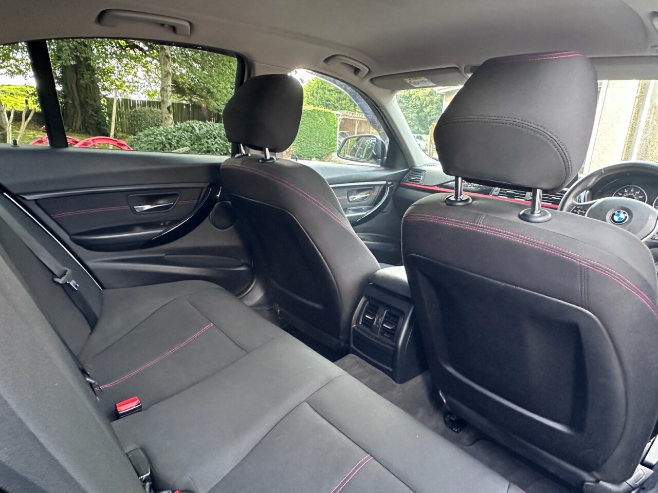2015 BMW 3 SERIES 2.0 318d BluePerformance Sport Saloon 4dr Diesel Auto Euro 6 (s/s) (143 ps) - vehicle photo 19 for sale on PureCar
