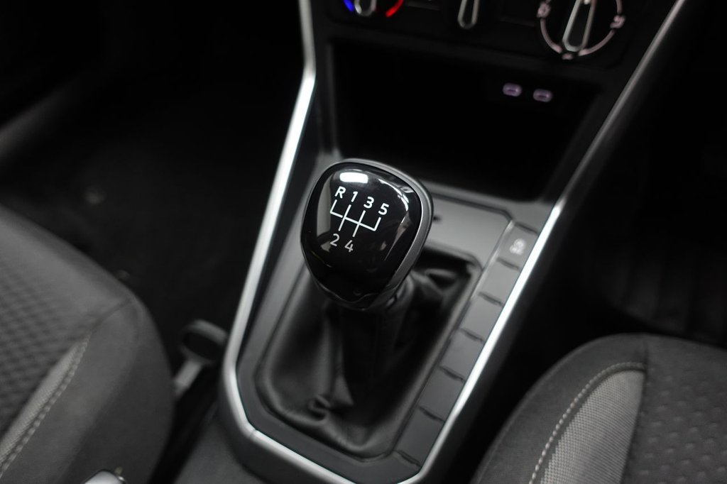 2022 Volkswagen Polo — image 24