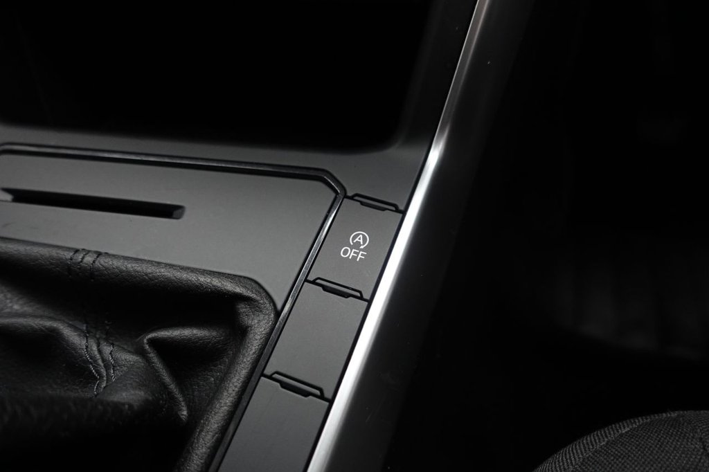 2022 Volkswagen Polo — image 25