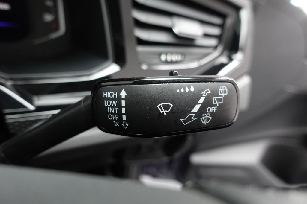 2022 Volkswagen Polo — image 22