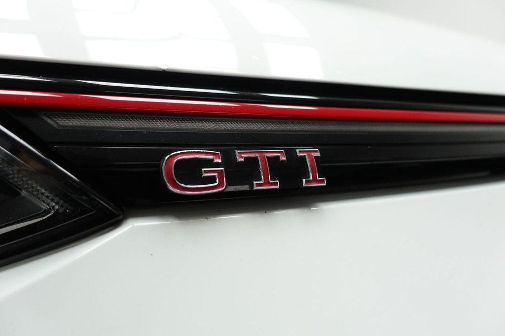 2021 Volkswagen Golf — image 8