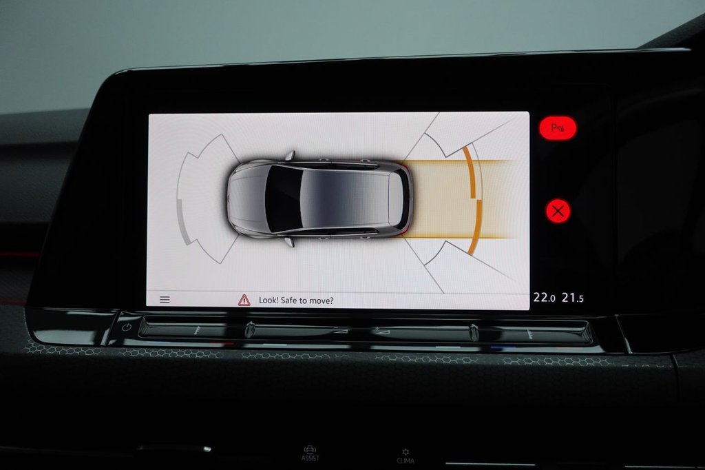2021 Volkswagen Golf — image 22