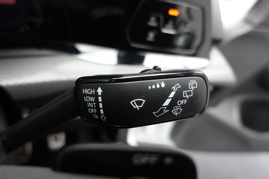2021 Volkswagen Golf — image 32