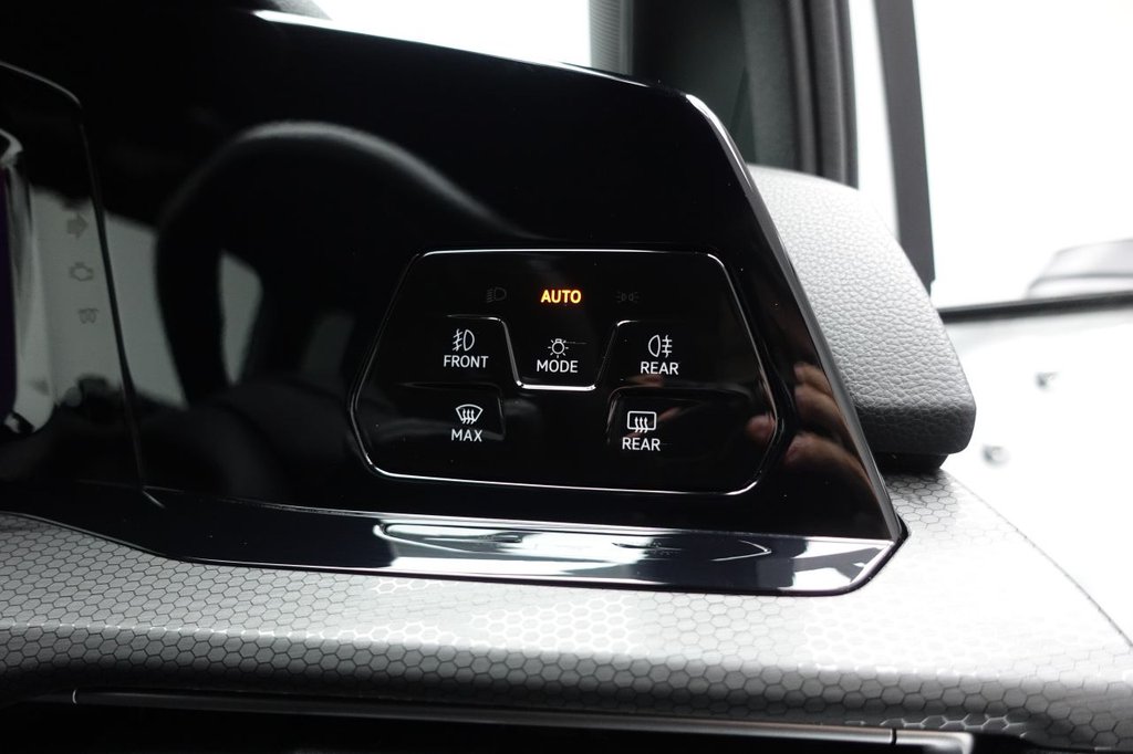 2021 Volkswagen Golf — image 38