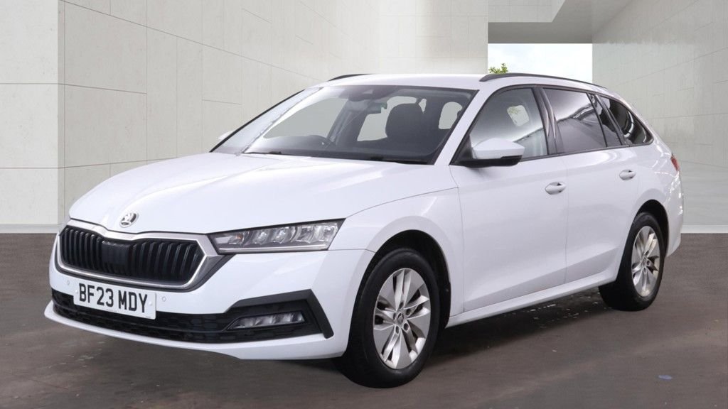 2023 Skoda Octavia — image 3