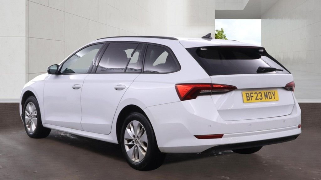2023 Skoda Octavia — image 4