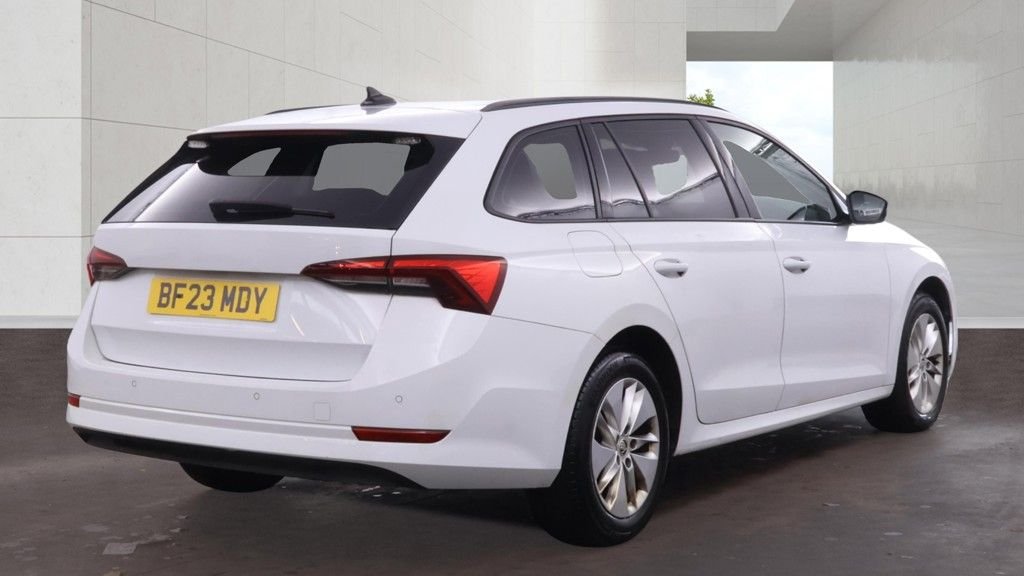 2023 Skoda Octavia — image 5