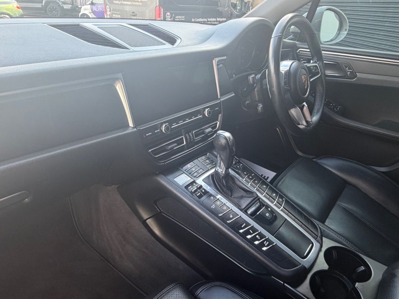 2019 PORSCHE MACAN 2.0T SUV 5dr Petrol PDK 4WD Euro 6 (s/s) (245 ps) - vehicle photo 17 for sale on PureCar
