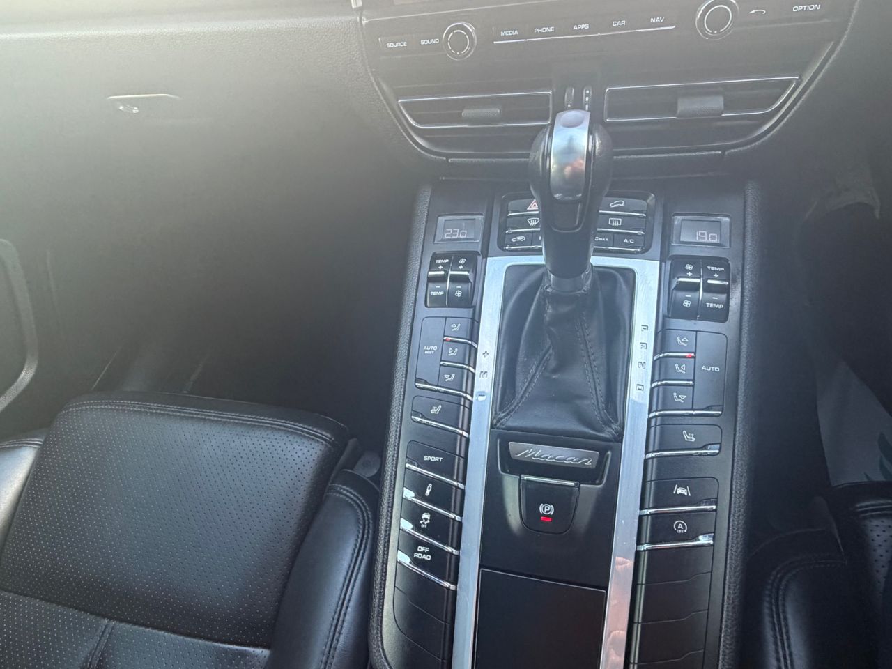 2019 PORSCHE MACAN 2.0T SUV 5dr Petrol PDK 4WD Euro 6 (s/s) (245 ps) - vehicle photo 24 for sale on PureCar