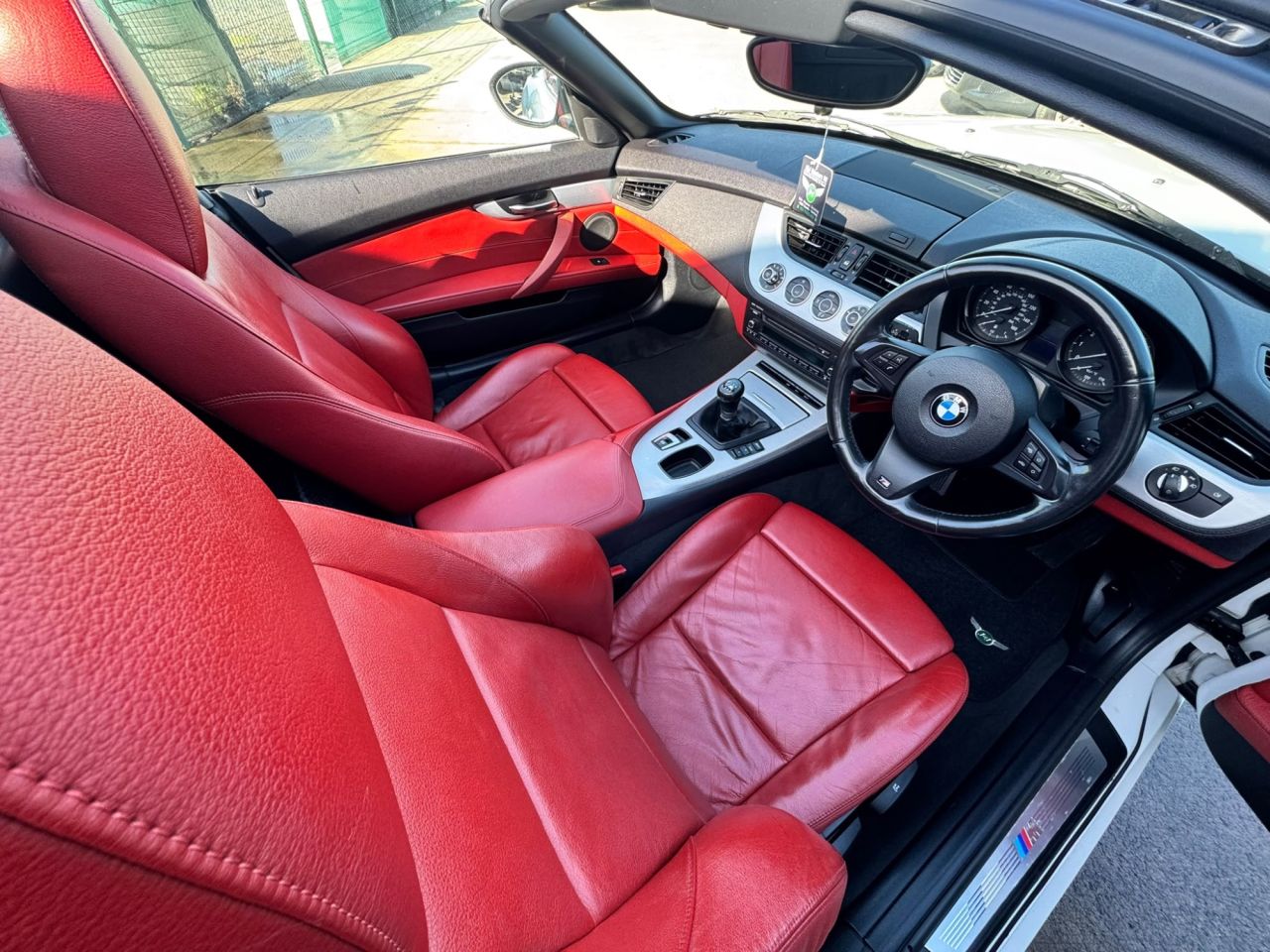 2013 BMW Z4 2.0 28i M Sport Convertible 2dr Petrol Manual sDrive Euro 6 (s/s) (245 ps) - vehicle photo 14 for sale on PureCar