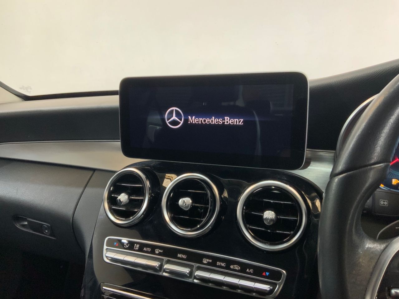 2018 MERCEDES C CLASS 1.5 C200 MHEV EQ Boost Sport (Premium) Saloon 4dr Petrol G-Tronic+ Euro 6 ( - vehicle photo 18 for sale on PureCar