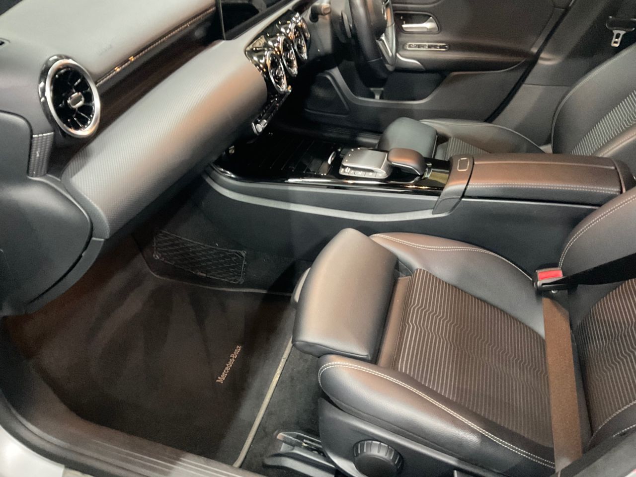 2020 MERCEDES A CLASS 2.0 A200d Sport (Executive) Hatchback 5dr Diesel 8G-DCT Euro 6 (s/s) (150 p - vehicle photo 18 for sale on PureCar