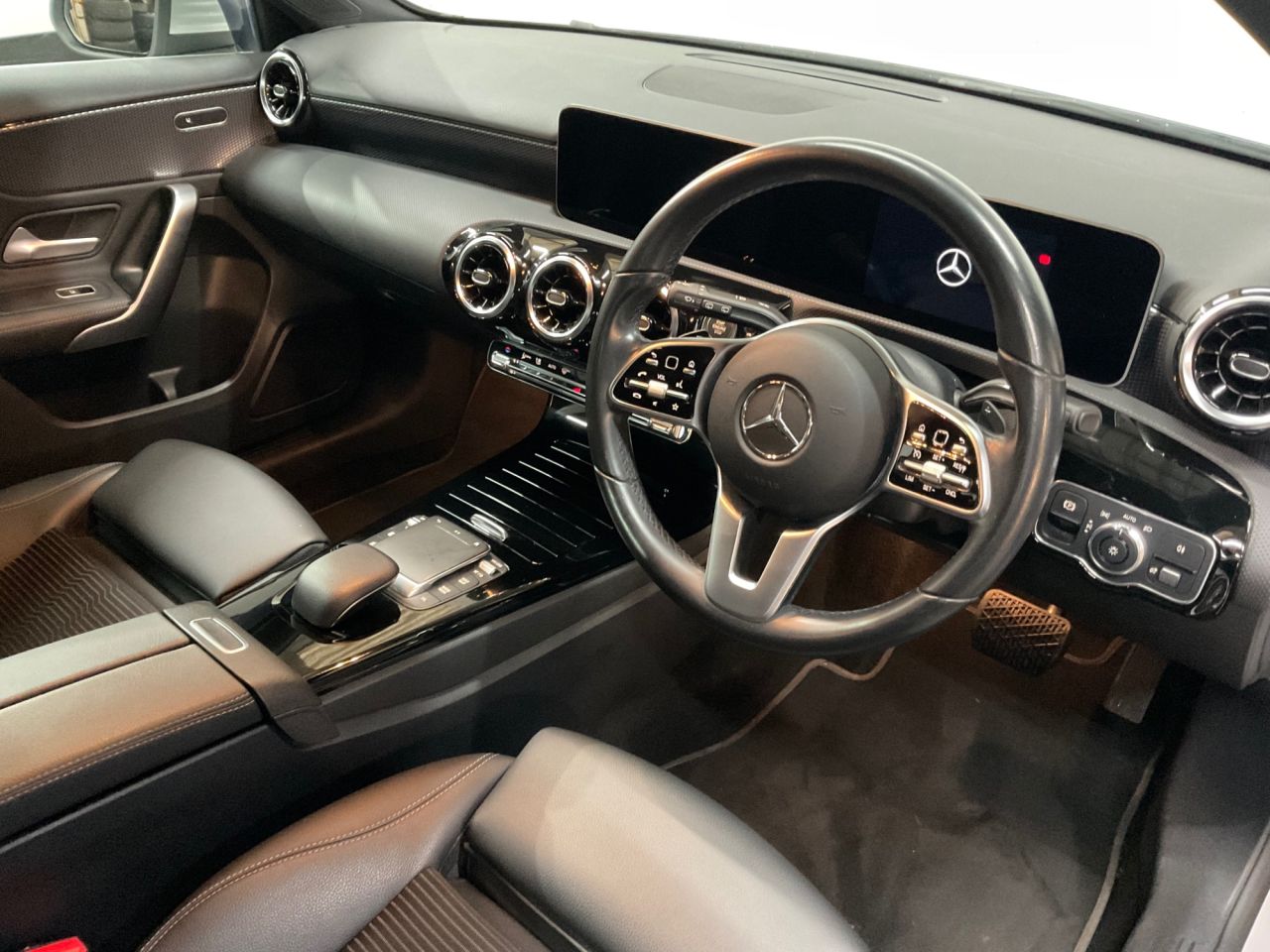 2020 MERCEDES A CLASS 2.0 A200d Sport (Executive) Hatchback 5dr Diesel 8G-DCT Euro 6 (s/s) (150 p - vehicle photo 22 for sale on PureCar