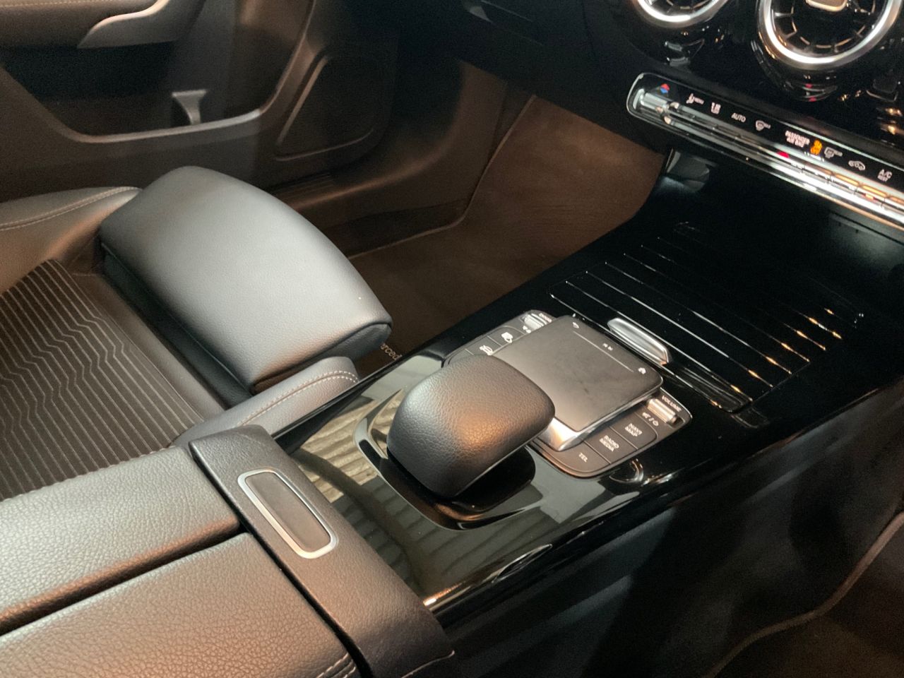2020 MERCEDES A CLASS 2.0 A200d Sport (Executive) Hatchback 5dr Diesel 8G-DCT Euro 6 (s/s) (150 p - vehicle photo 28 for sale on PureCar