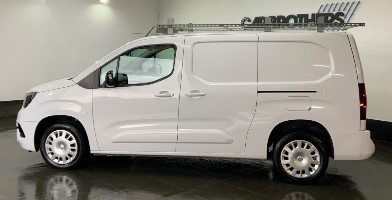 2023 VAUXHALL COMBO 1.5 Turbo D 2300 Pro Panel Van 6dr Diesel Manual L2 H1 Euro 6 (s/s) (100 ps - vehicle photo 6 for sale on PureCar